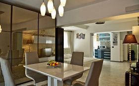 Eric Apartment 100
